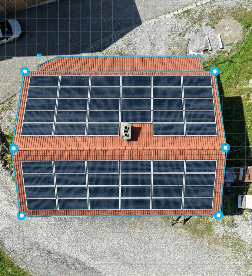 Detaillierter technischer Plan einer Photovoltaikanlage für ein Einfamilienhaus.